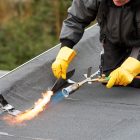 Устройство наплавляемой гидроизоляции Flat roof covering with roofing felt
